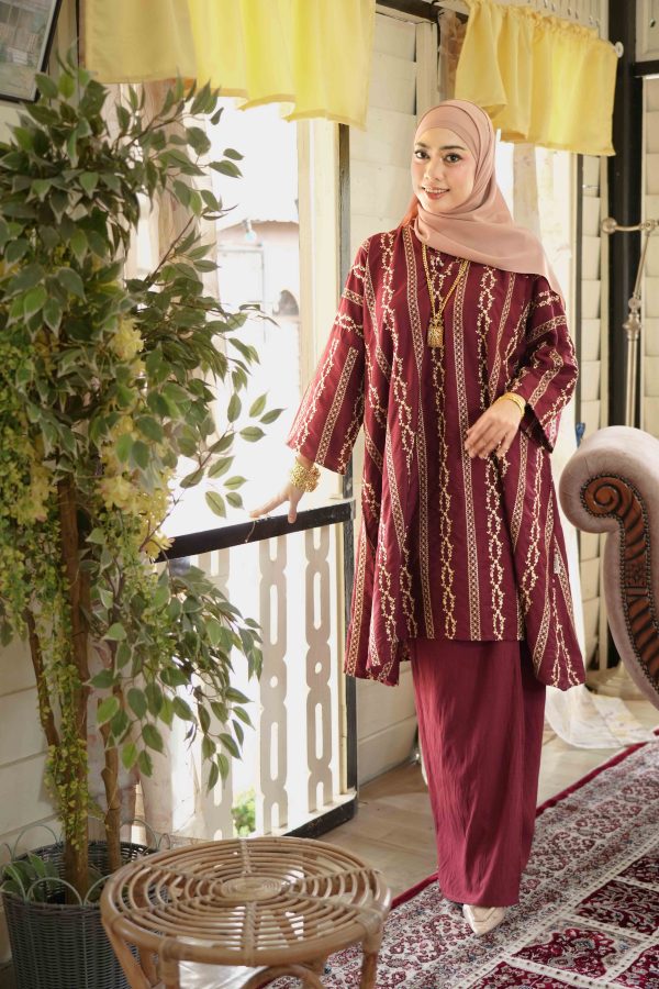 RANIA MAROON